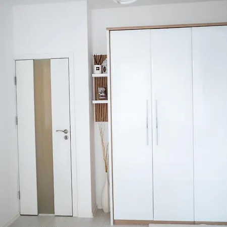 A&k Cozy Art 2 * וארנה